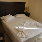 מלון דירות Spider House 4*